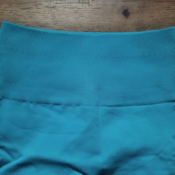 Lululemon Cropped Compression Tights - Picture 2 of 10